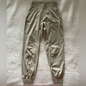 Lululemon joggers 🌿